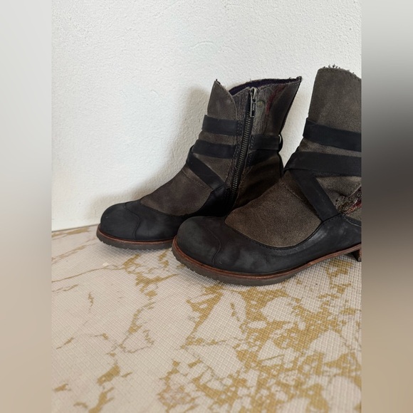 🔥🔥FINAL CLEARENACE 🔥🔥 MORENATOM Gray and Black Mix Leather Boots - Picture 2 of 10